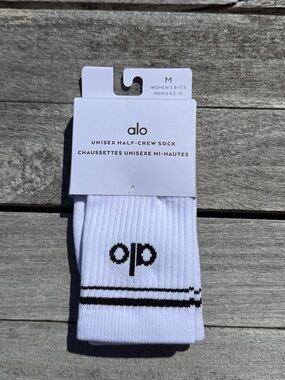 Alo Unisex Half-Crew Throwback Sock NWT white black size medium